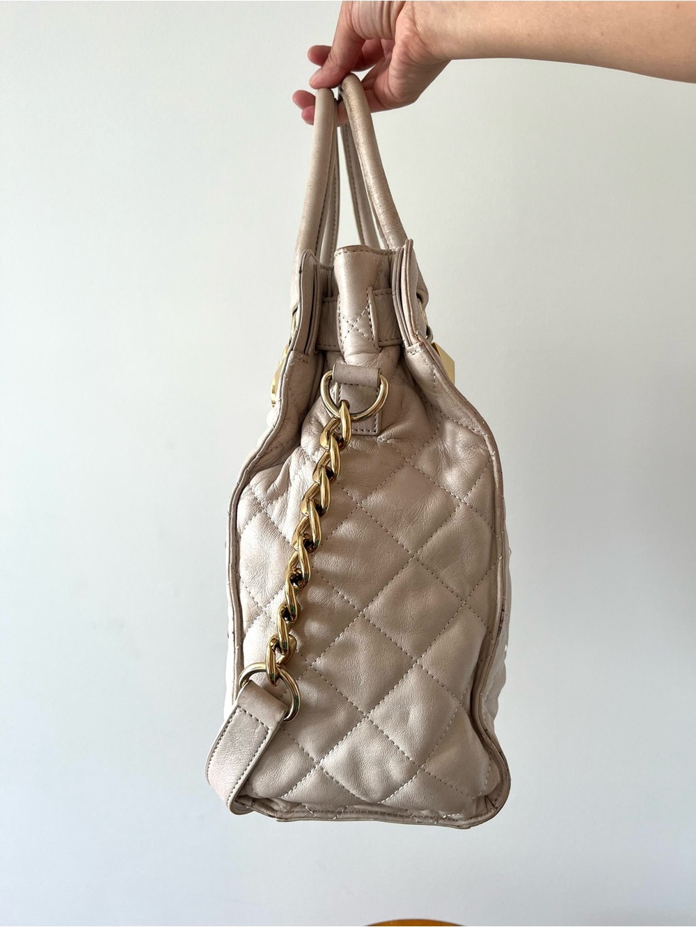 Michael Kors Hamilton Quilted Cream Leather Satchel with Gold Studs - Picture 3 of 16